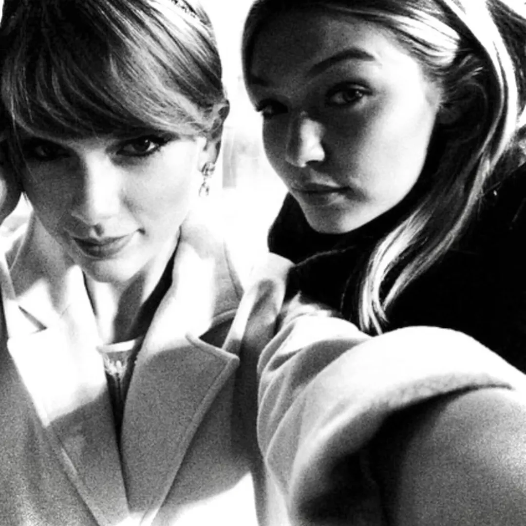 Travis Kelce Winks at Taylor Swift's Inner Circle with Fashion Statement - additional photo